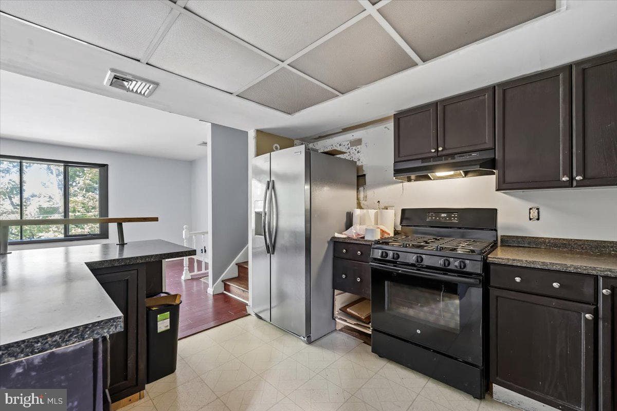 2230 N Lehigh Avenue photo 21