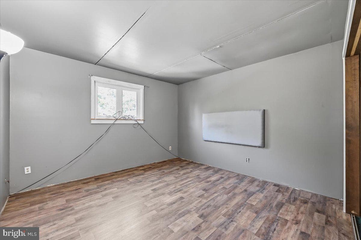 2230 N Lehigh Avenue photo 25