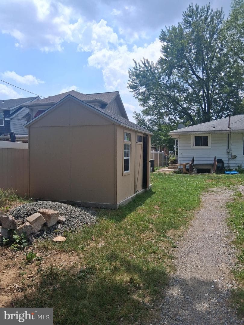 1611 S Race Street photo 6