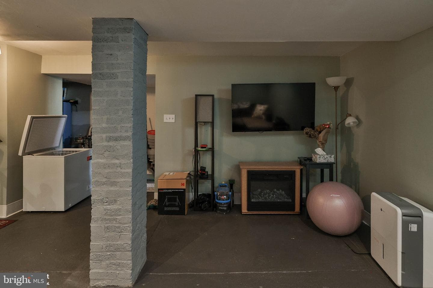 2310 E Woodlawn Street photo 40