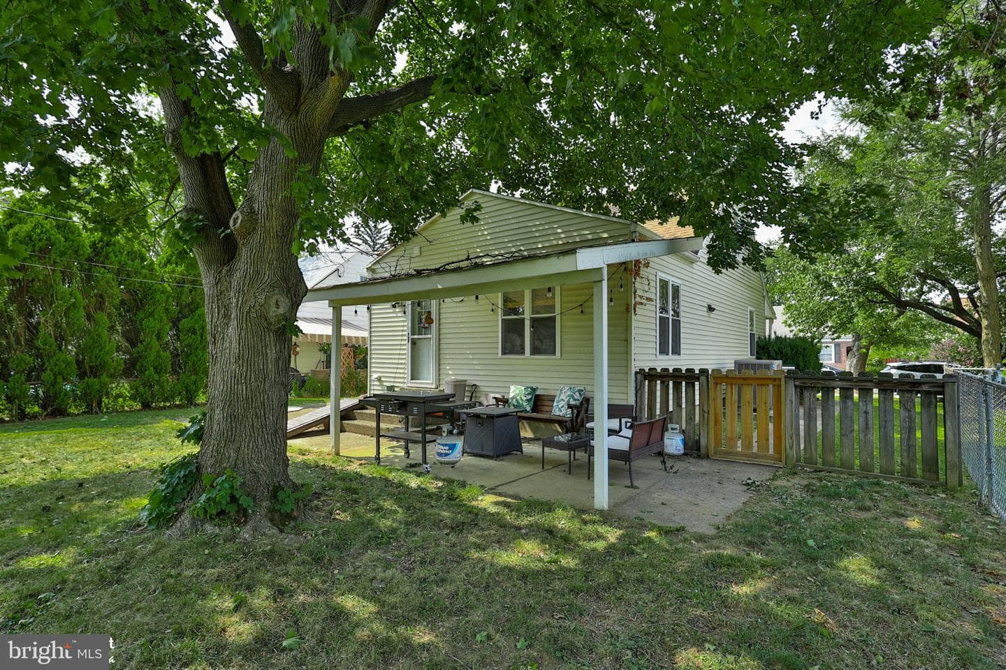 2310 E Woodlawn Street photo 45