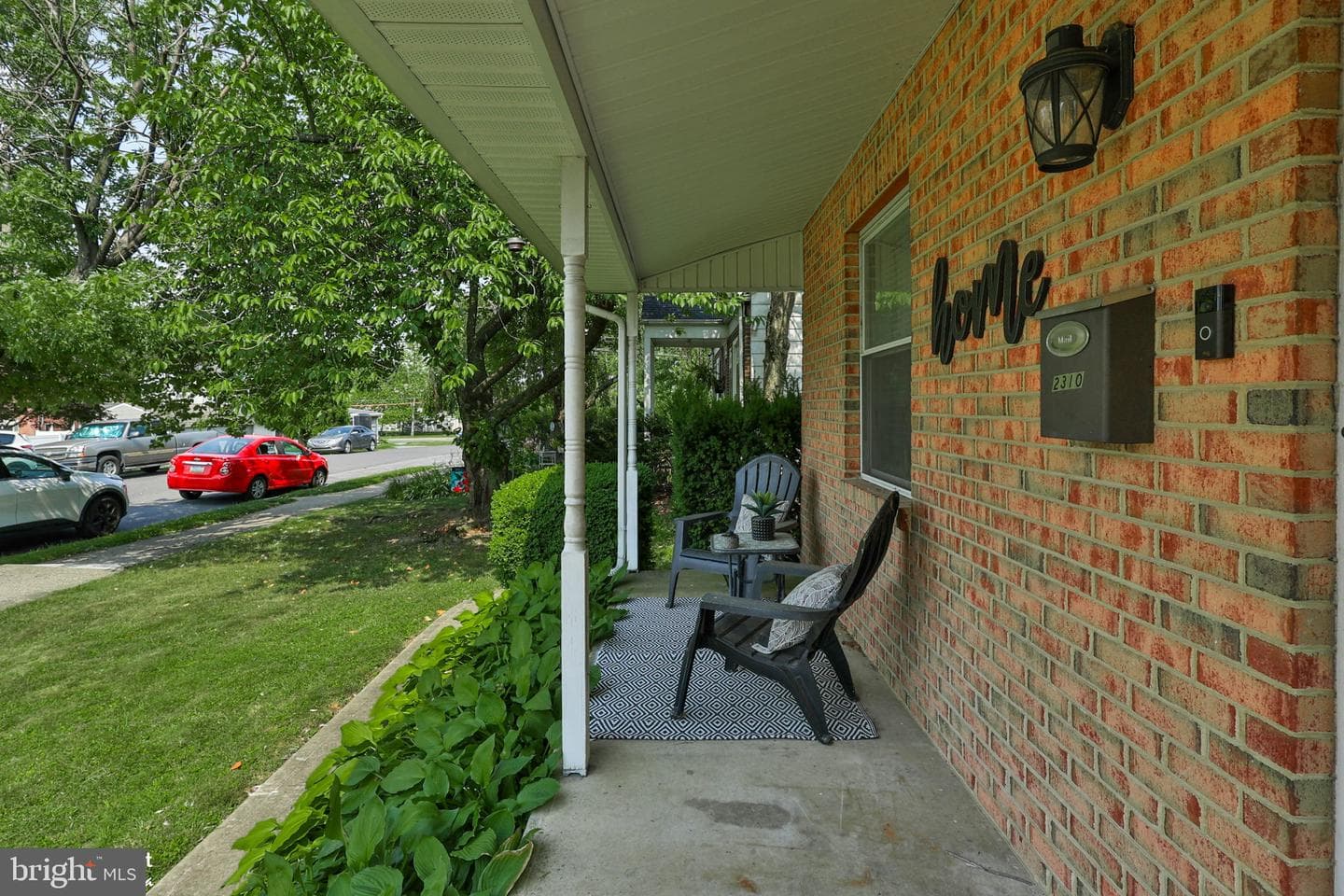 2310 E Woodlawn Street photo 5