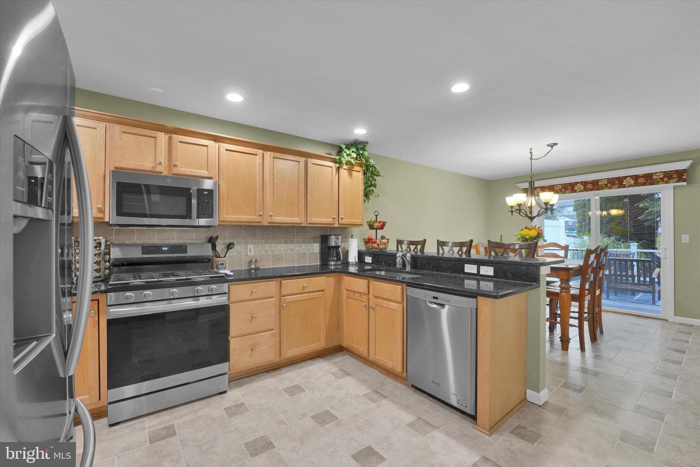 2184 Greenmeadow Drive photo 12