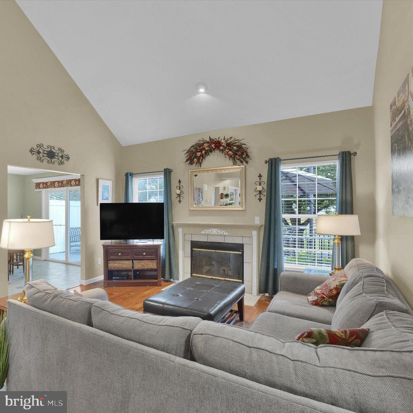 2184 Greenmeadow Drive photo 9