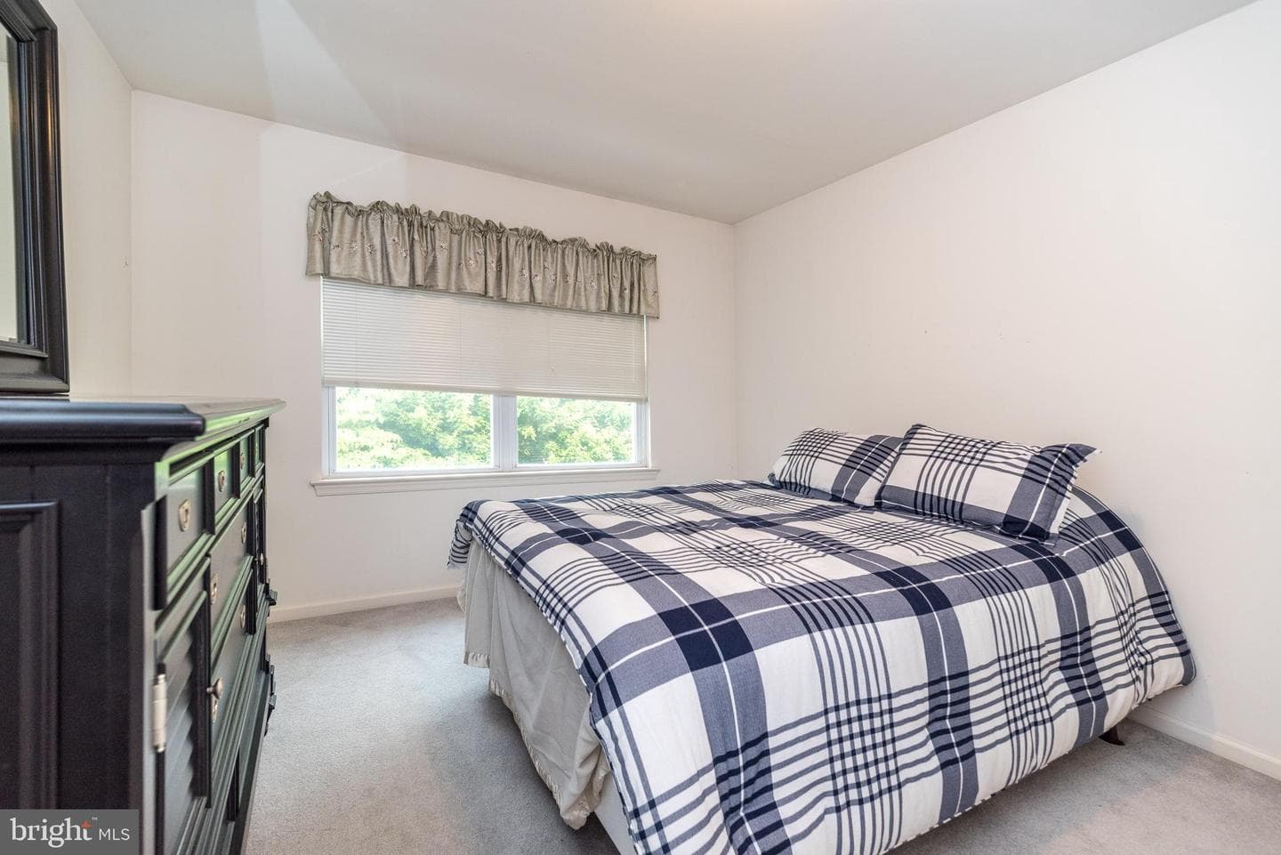 310 Oxford Place photo 36