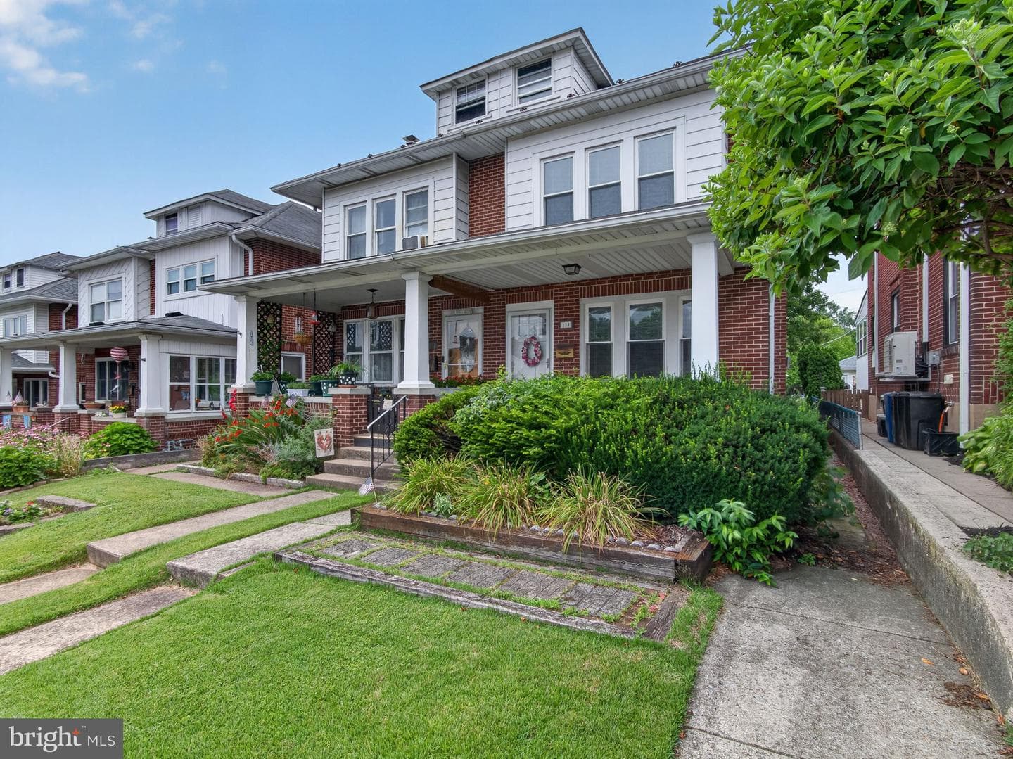 121 E Elm Street photo 3
