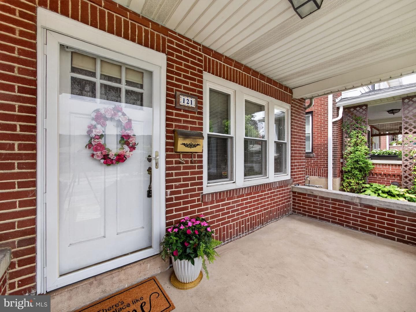 121 E Elm Street photo 4
