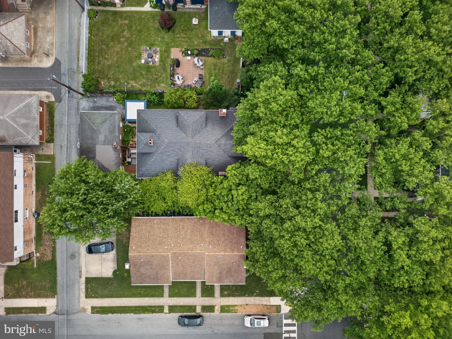 2445 W Allen Street photo 34