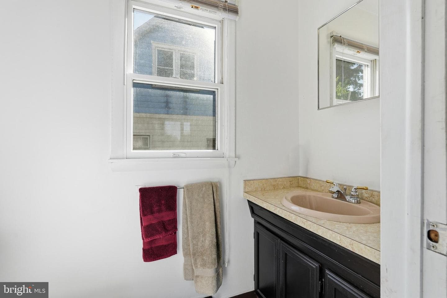 1665 Broadway photo 14