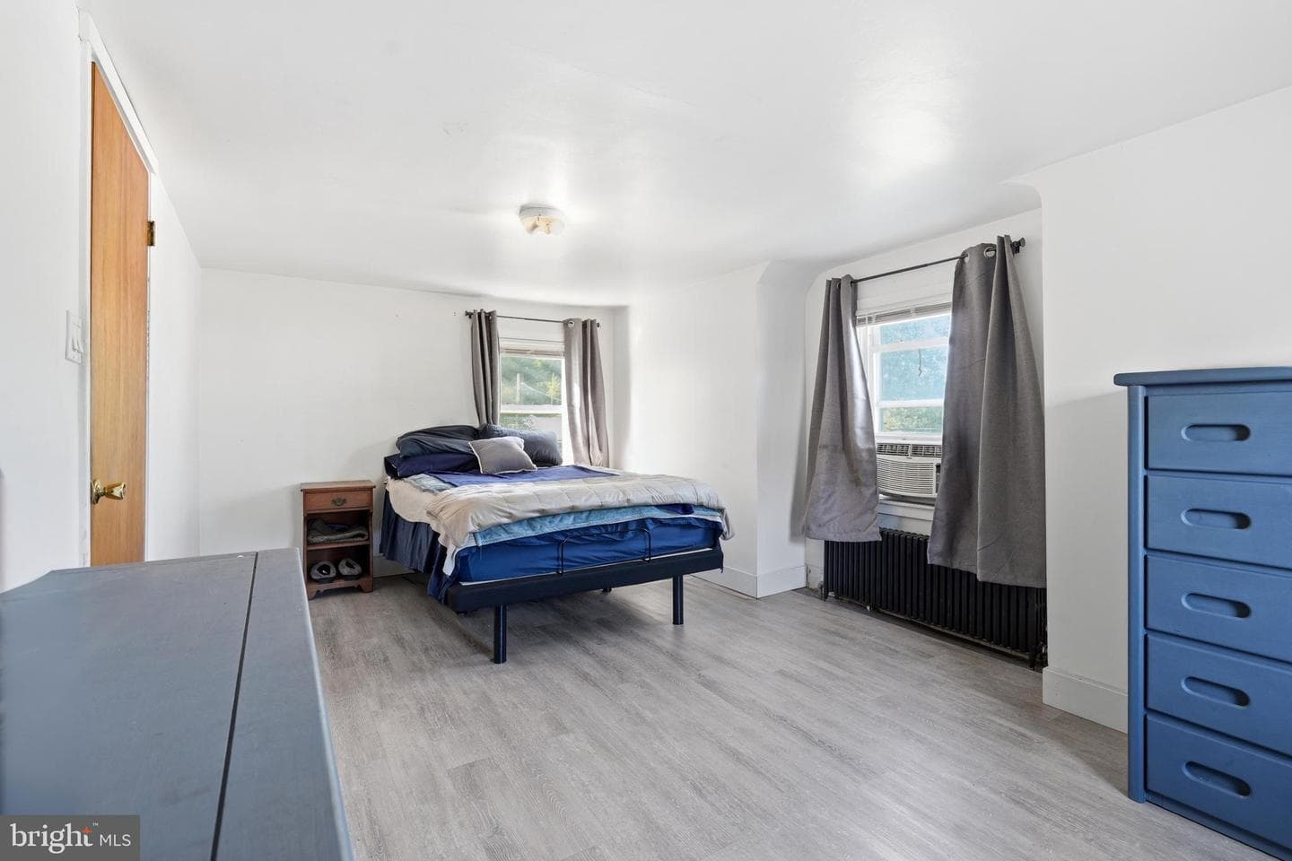 1665 Broadway photo 31