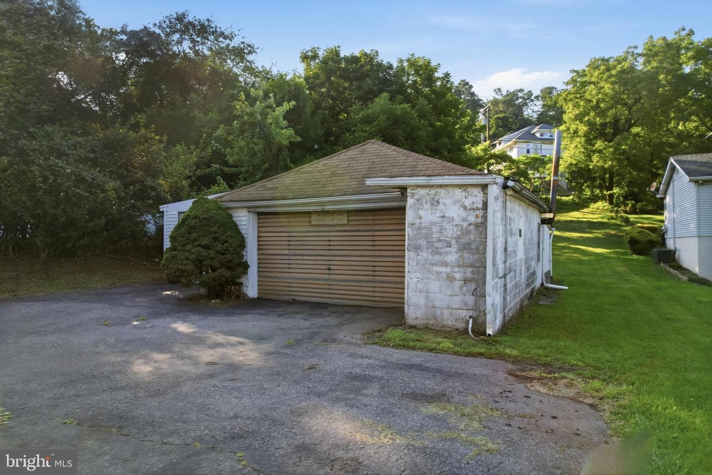 1665 Broadway photo 38