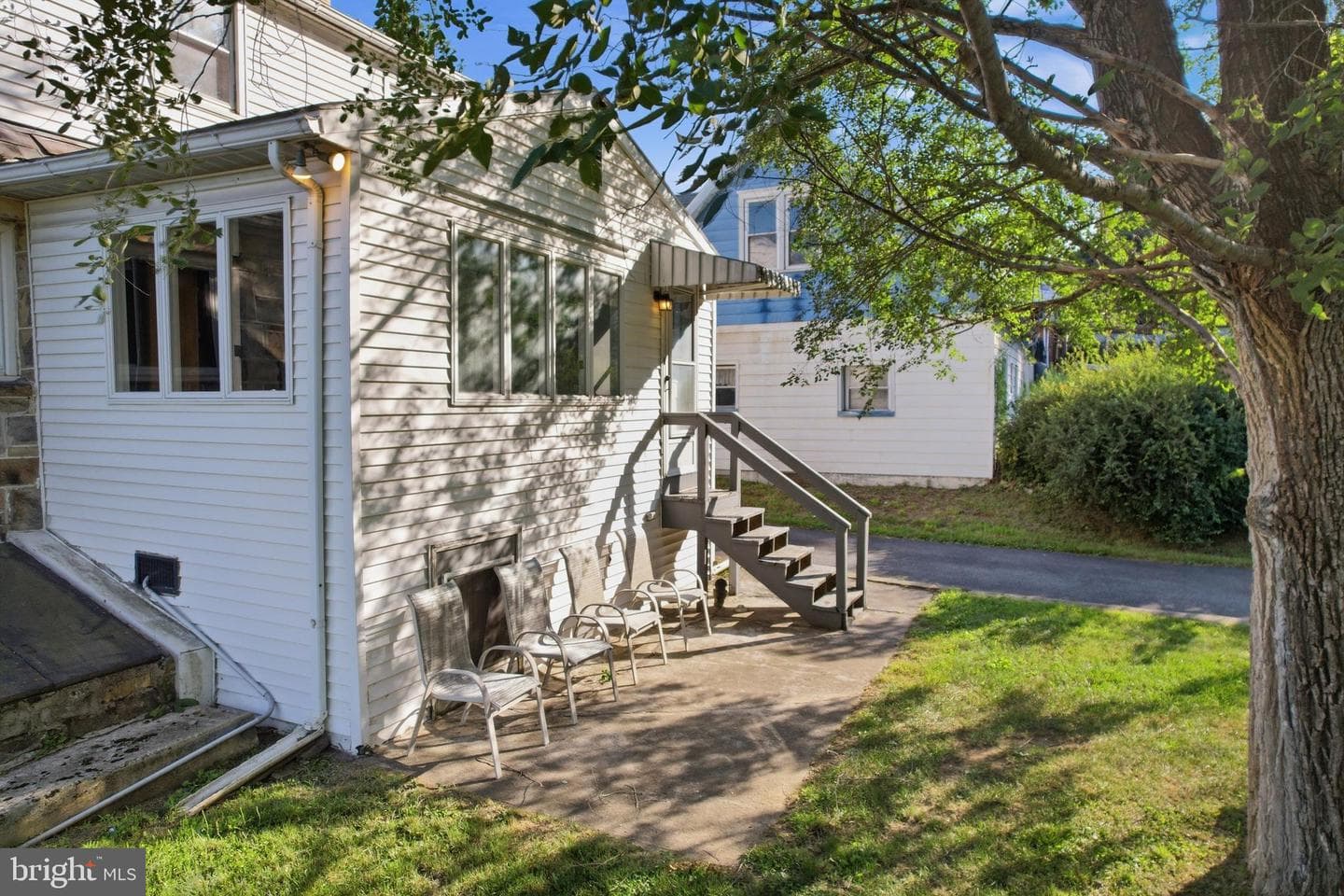 1665 Broadway photo 4