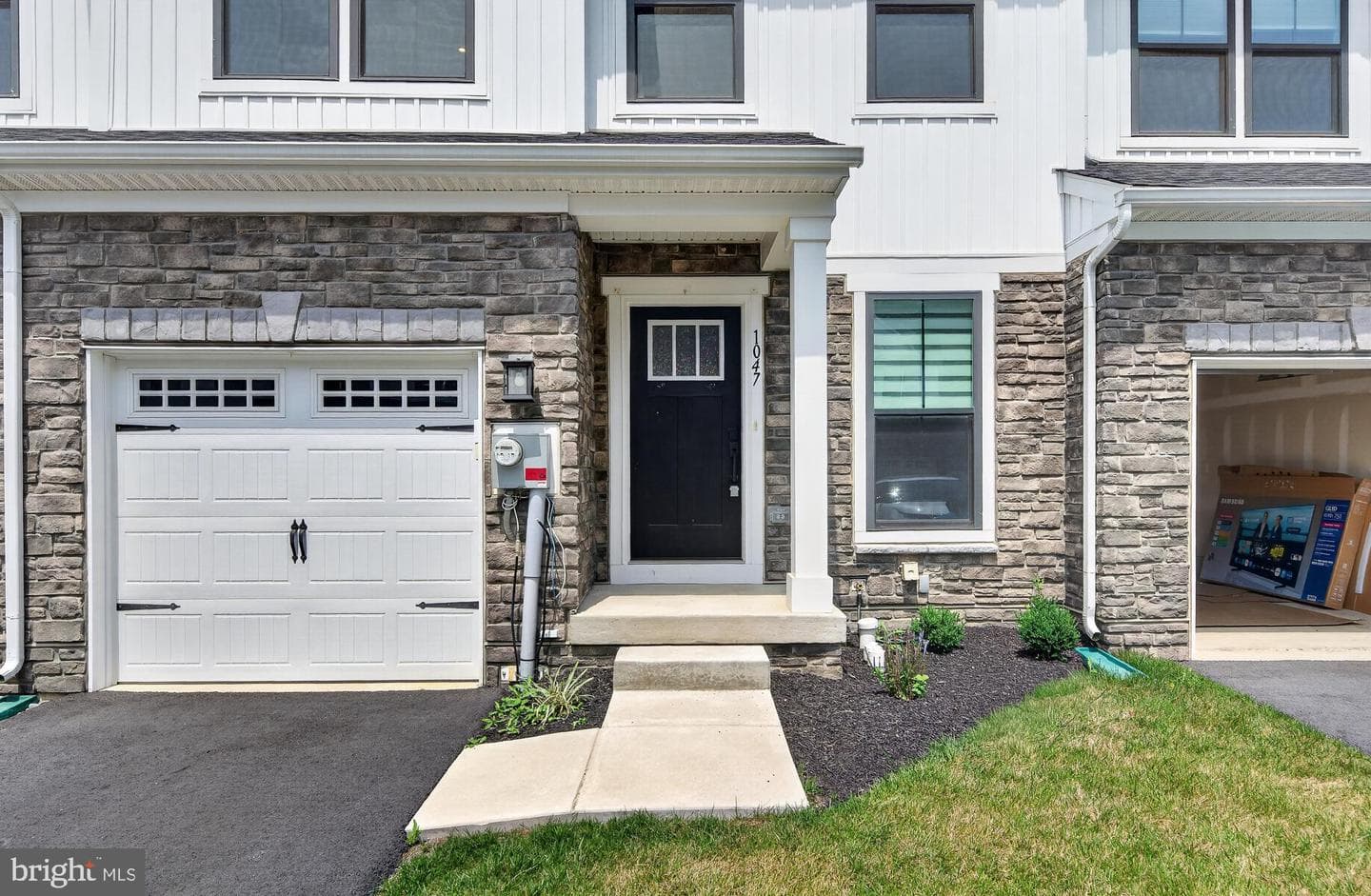 1047 Watson Court photo 4