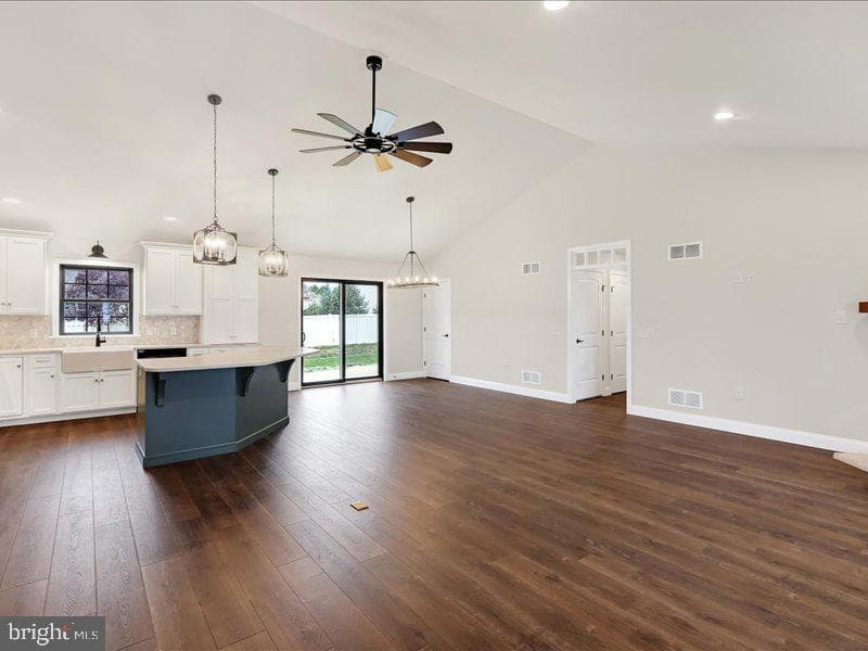 013 Rolling Meadow Road photo 13