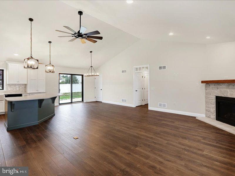 013 Rolling Meadow Road photo 14