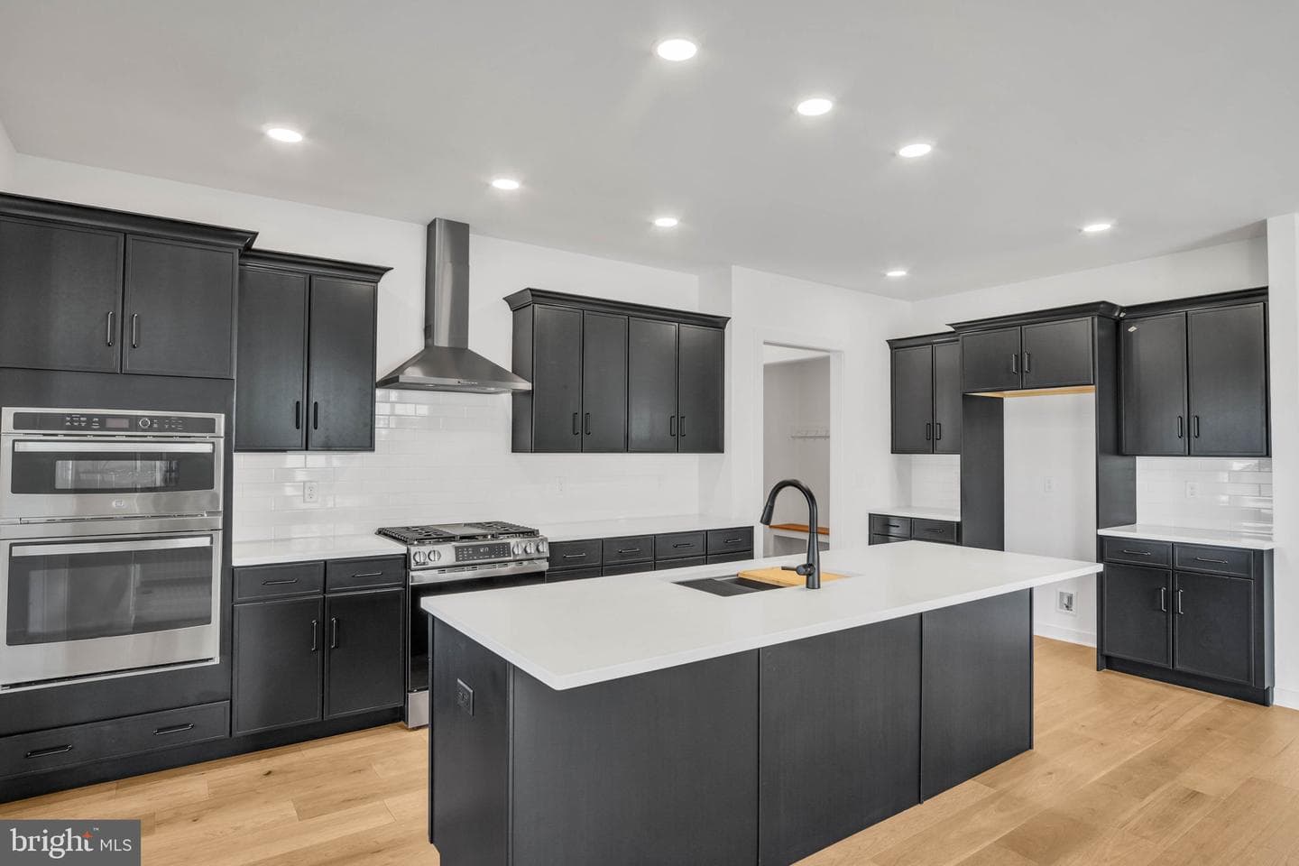 117 Bellflower Avenue photo 4