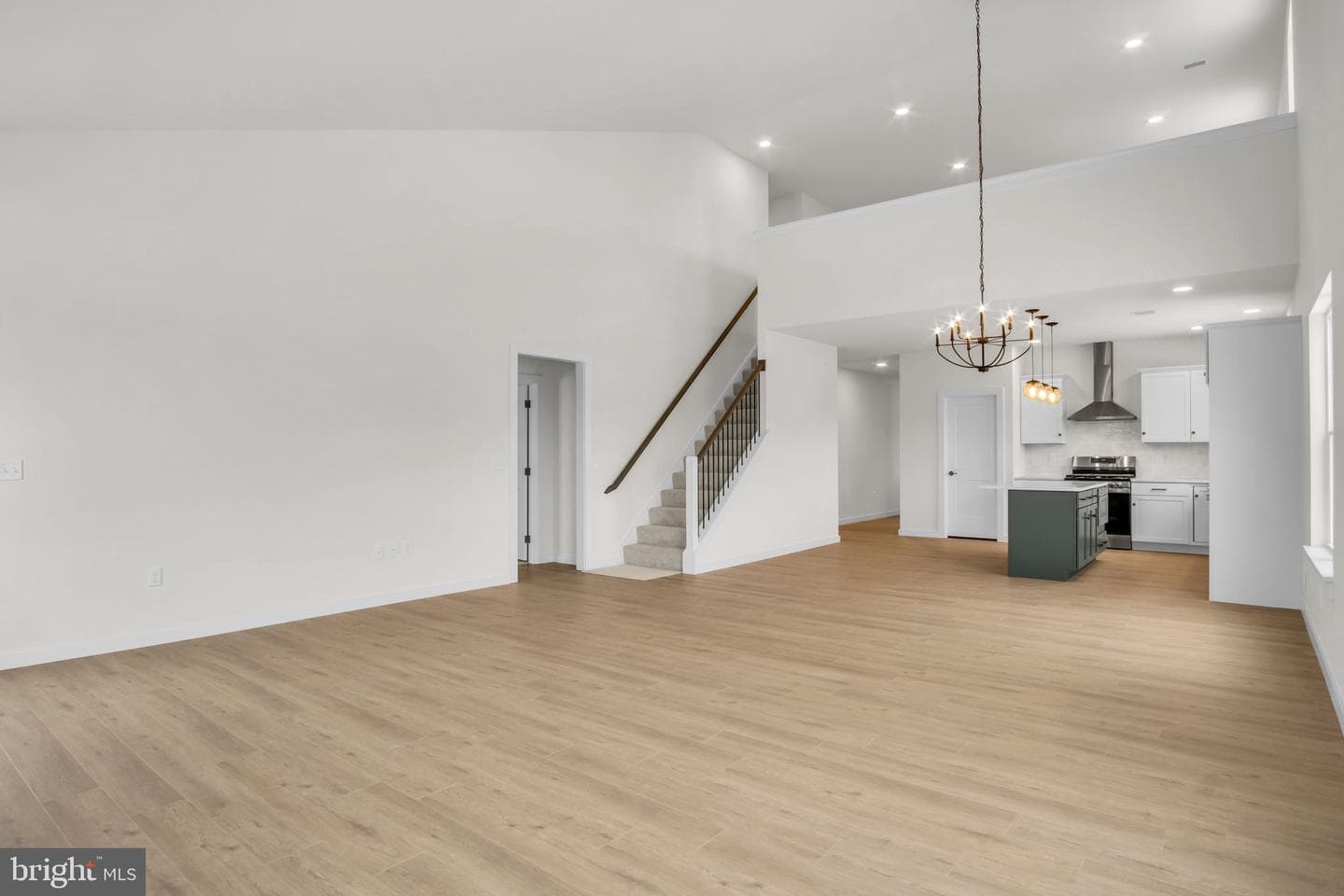 141 Bellflower Avenue photo 5