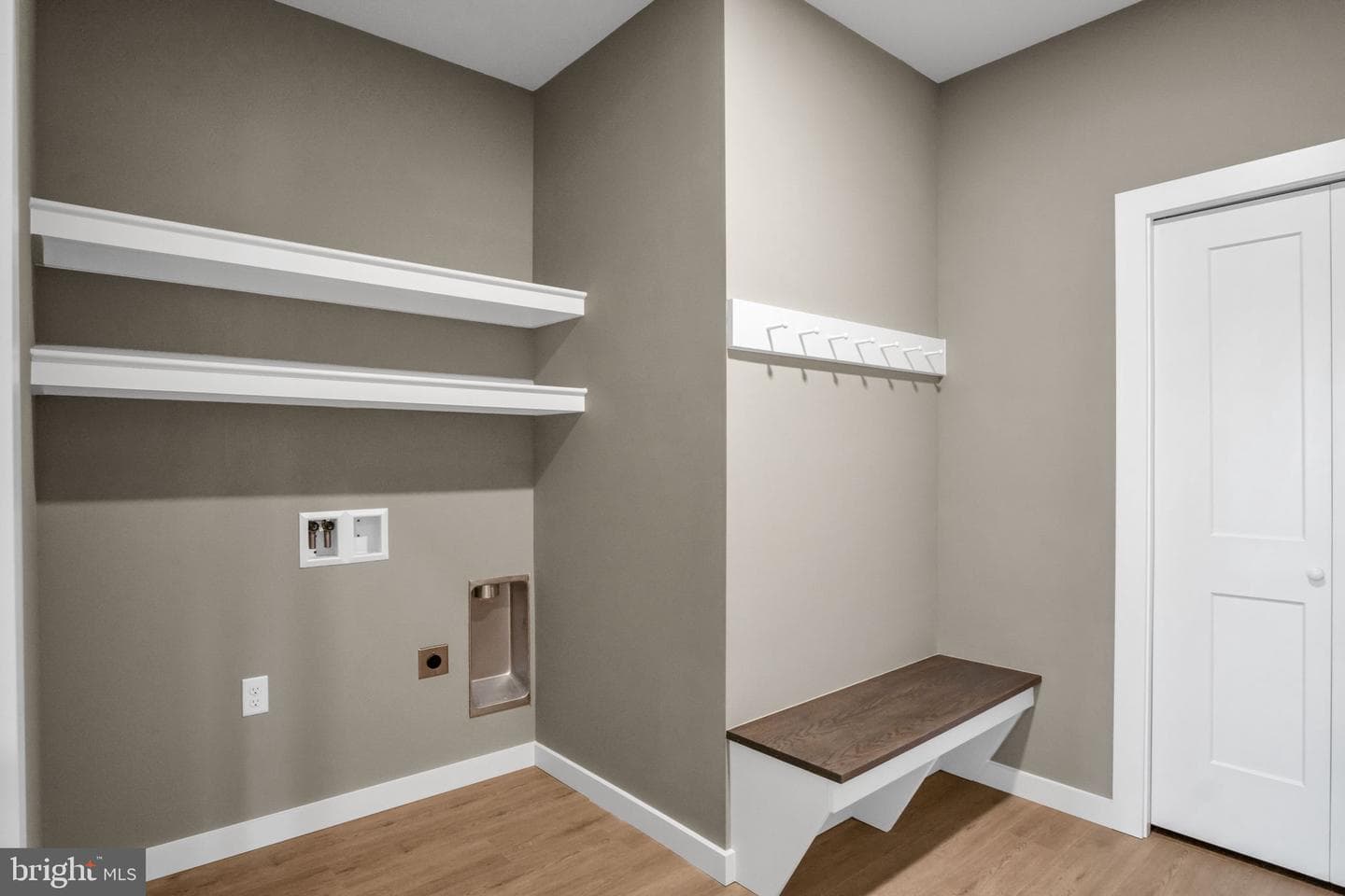 141 Bellflower Avenue photo 8