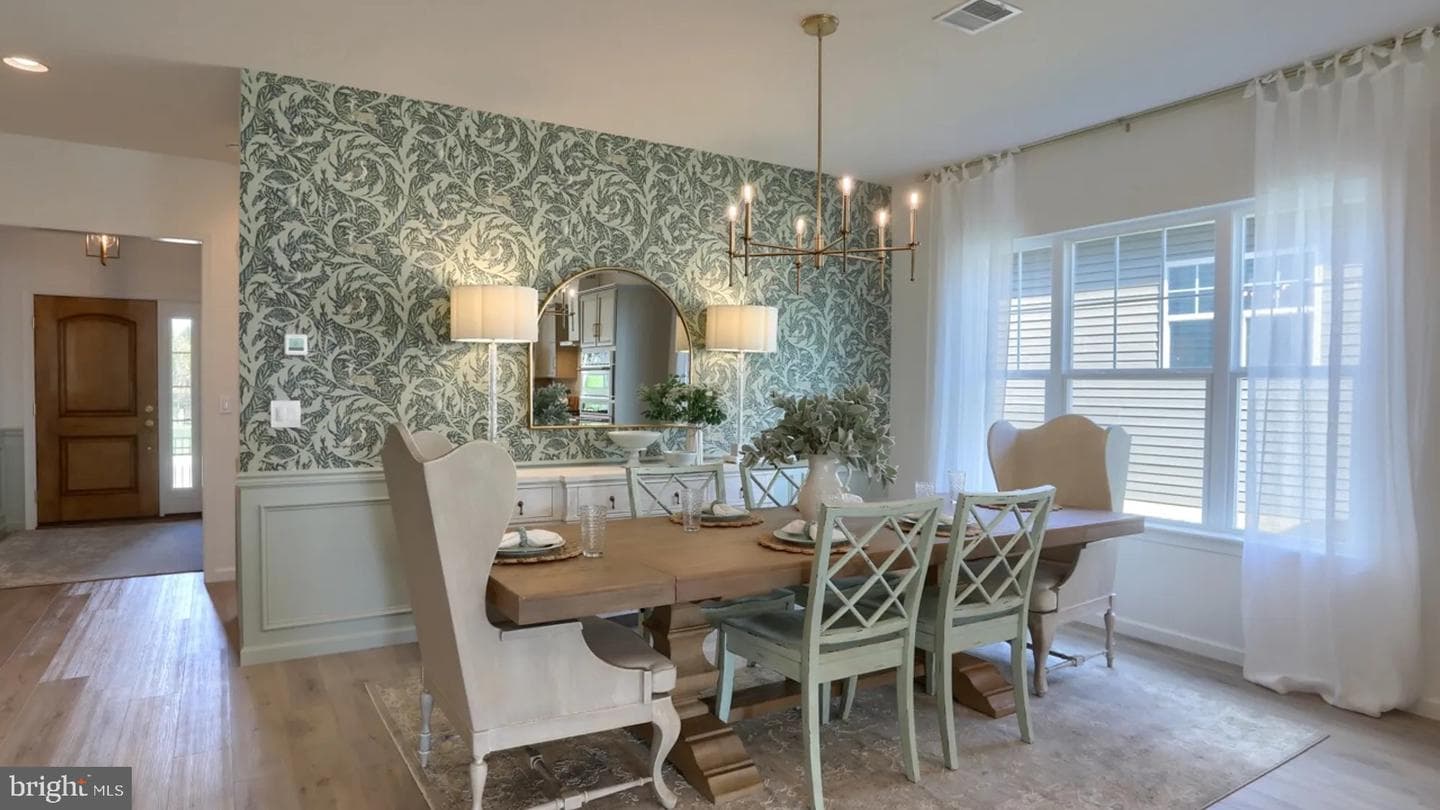 104 Flora Blvd photo 4