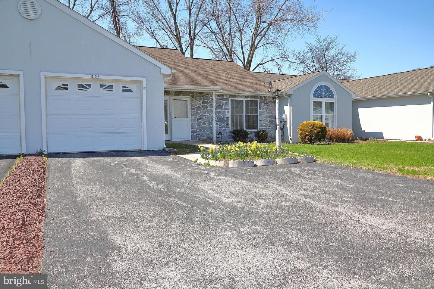 597 Blueberry Lane photo 3