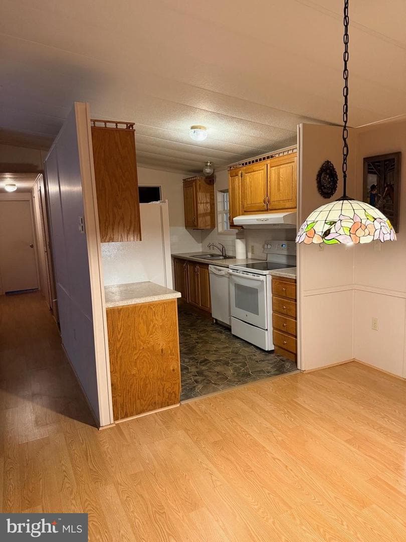 303 Maple Ave Tp-0211 photo 3