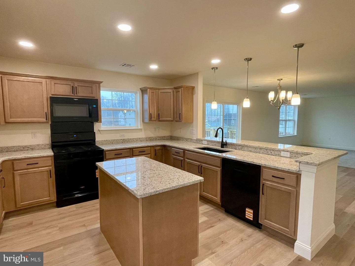 305 Jasmine Drive photo 6