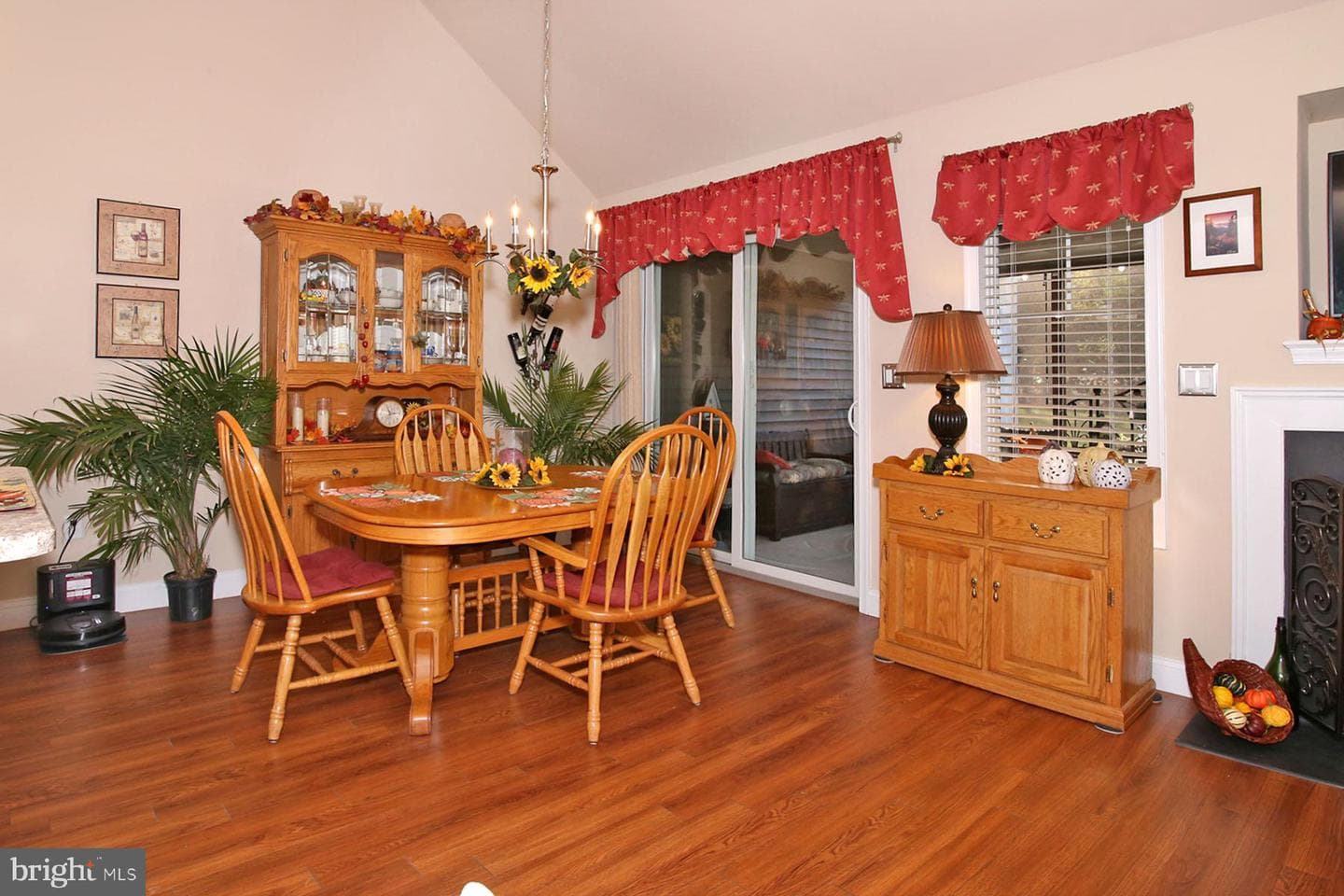 1122 Alden Way photo 7