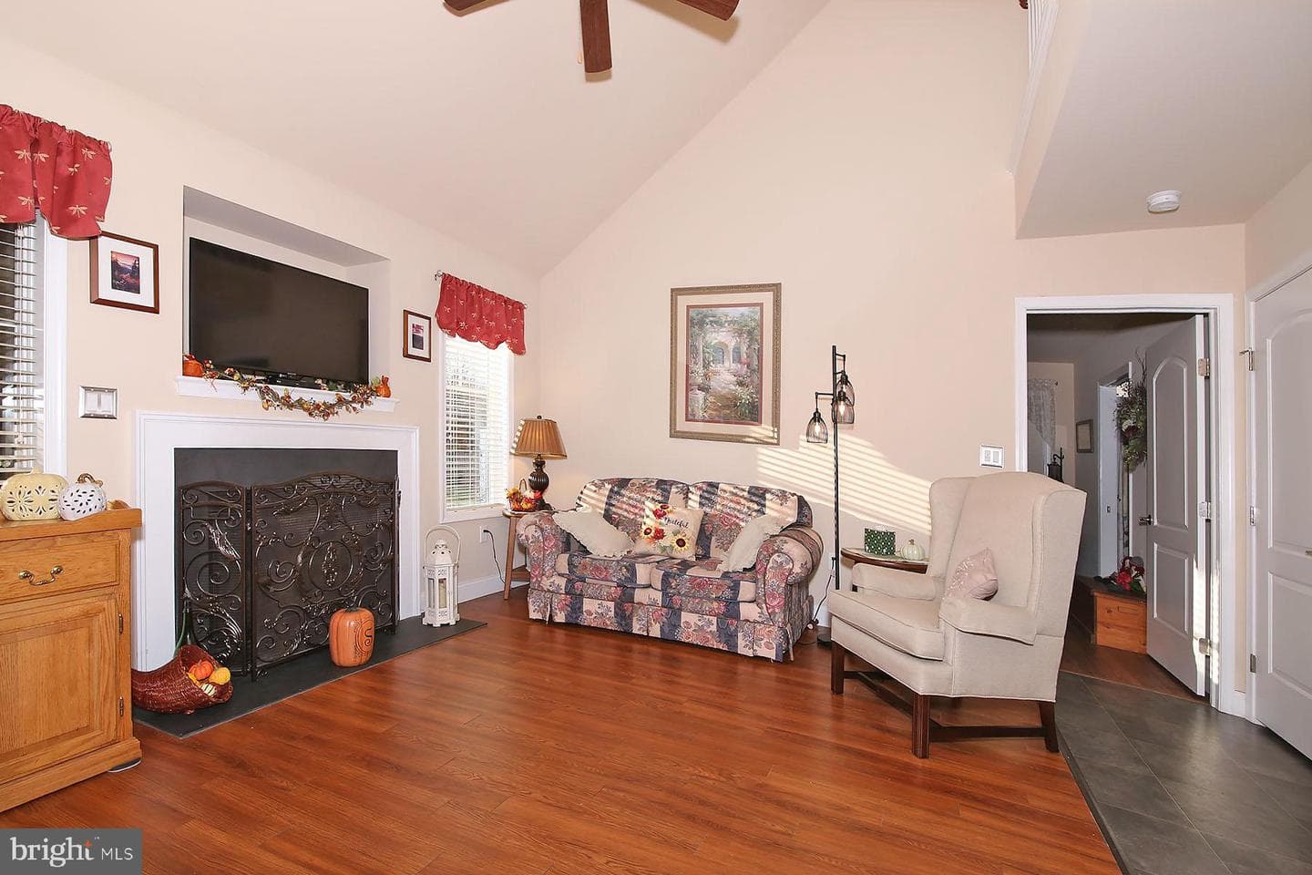 1122 Alden Way photo 9
