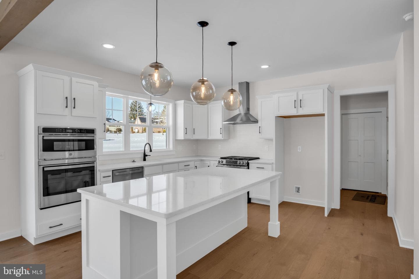 139 Alexandria Drive photo 2