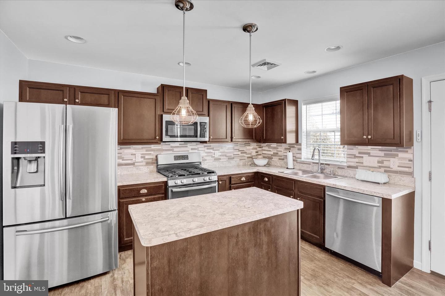 924 Sweetbay Ln photo 13