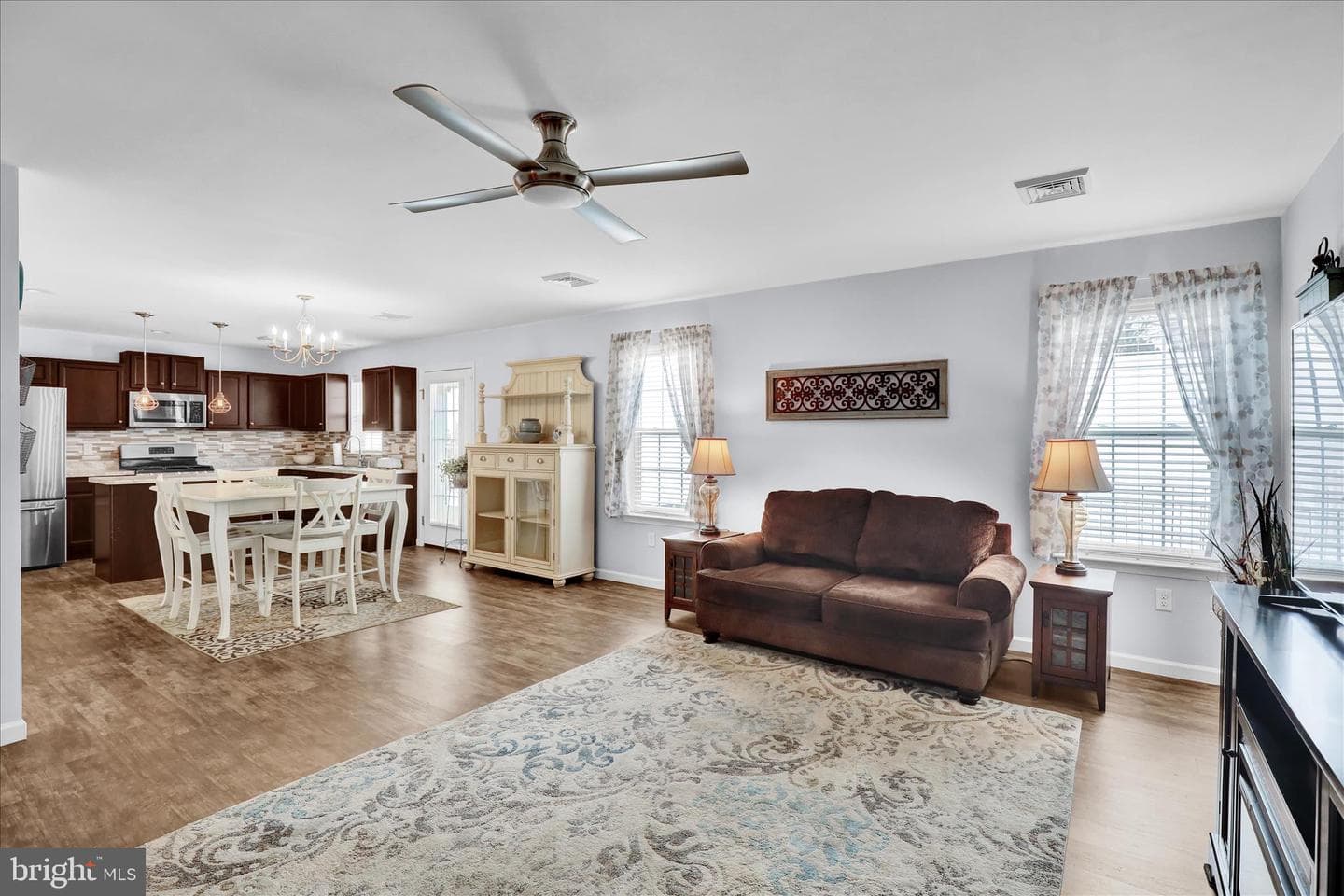 924 Sweetbay Ln photo 7