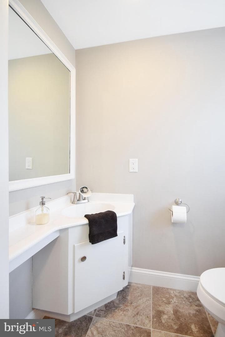 1003 E Cherry Street photo 13