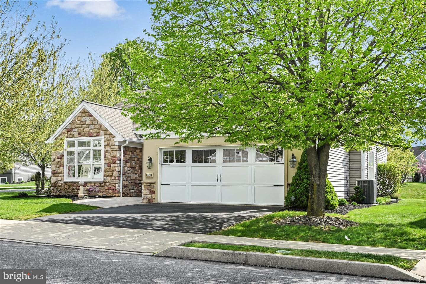 1029 Alden Way photo 11