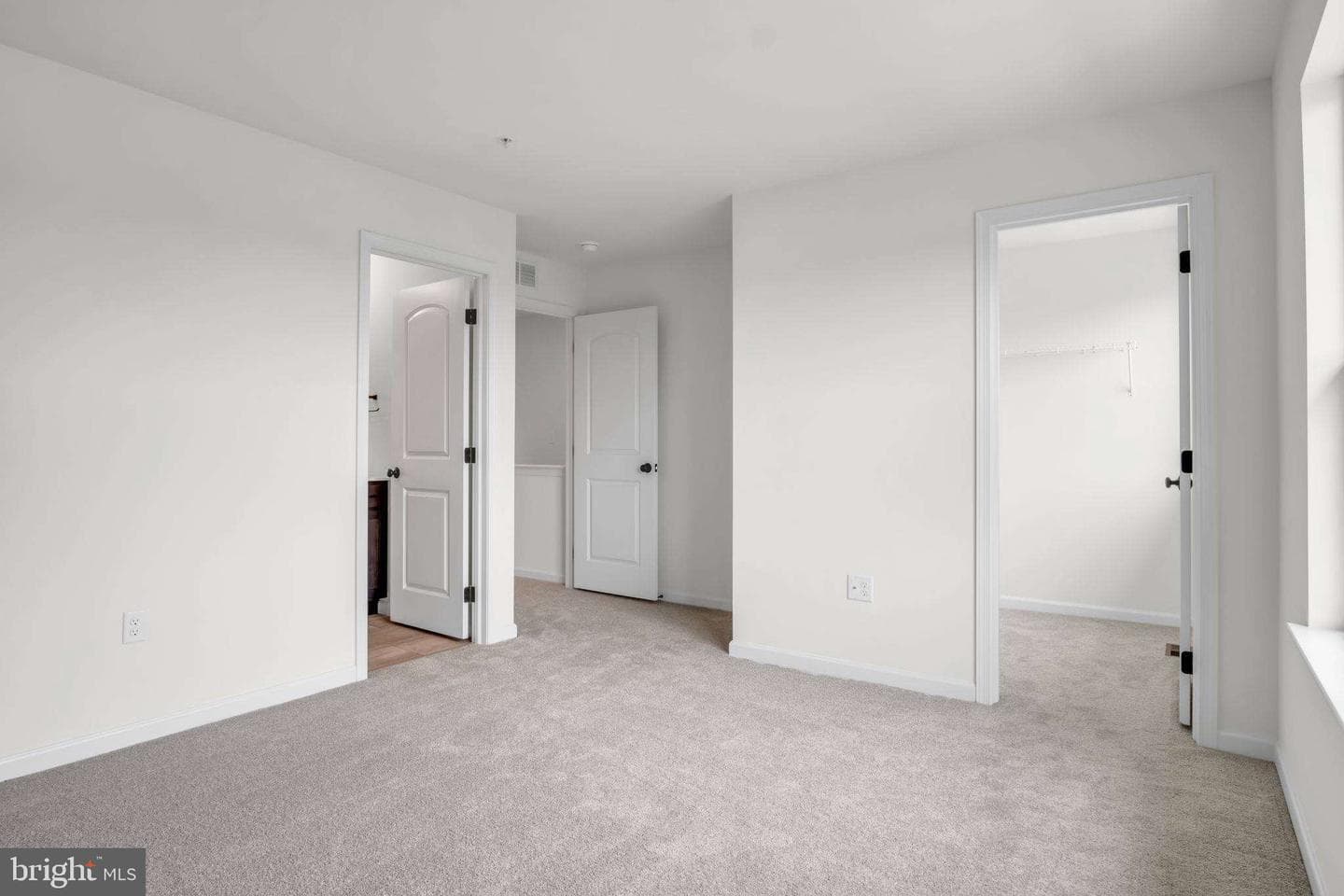 312 Flora Blvd photo 8