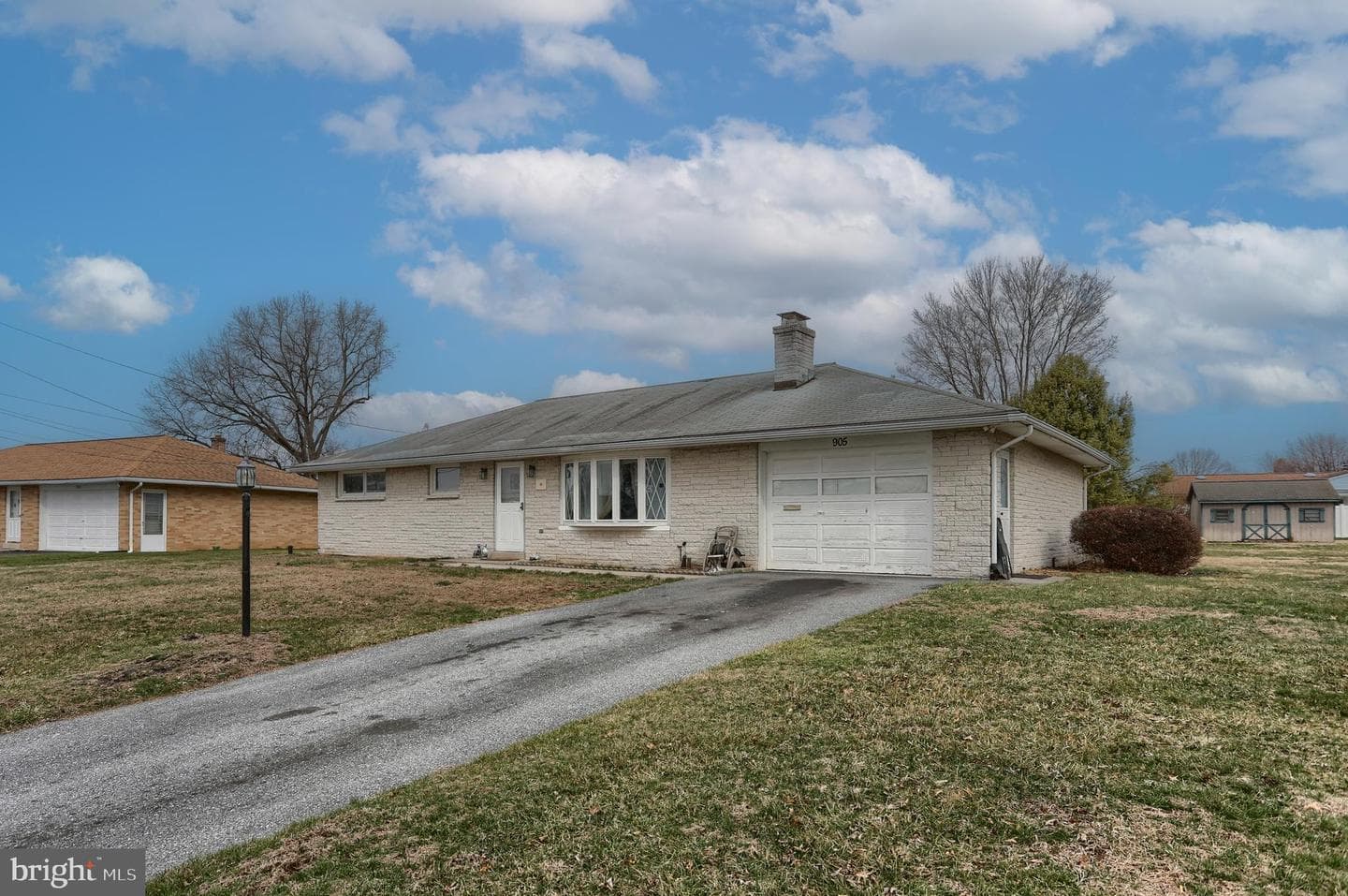 905 Skyline Drive photo 4