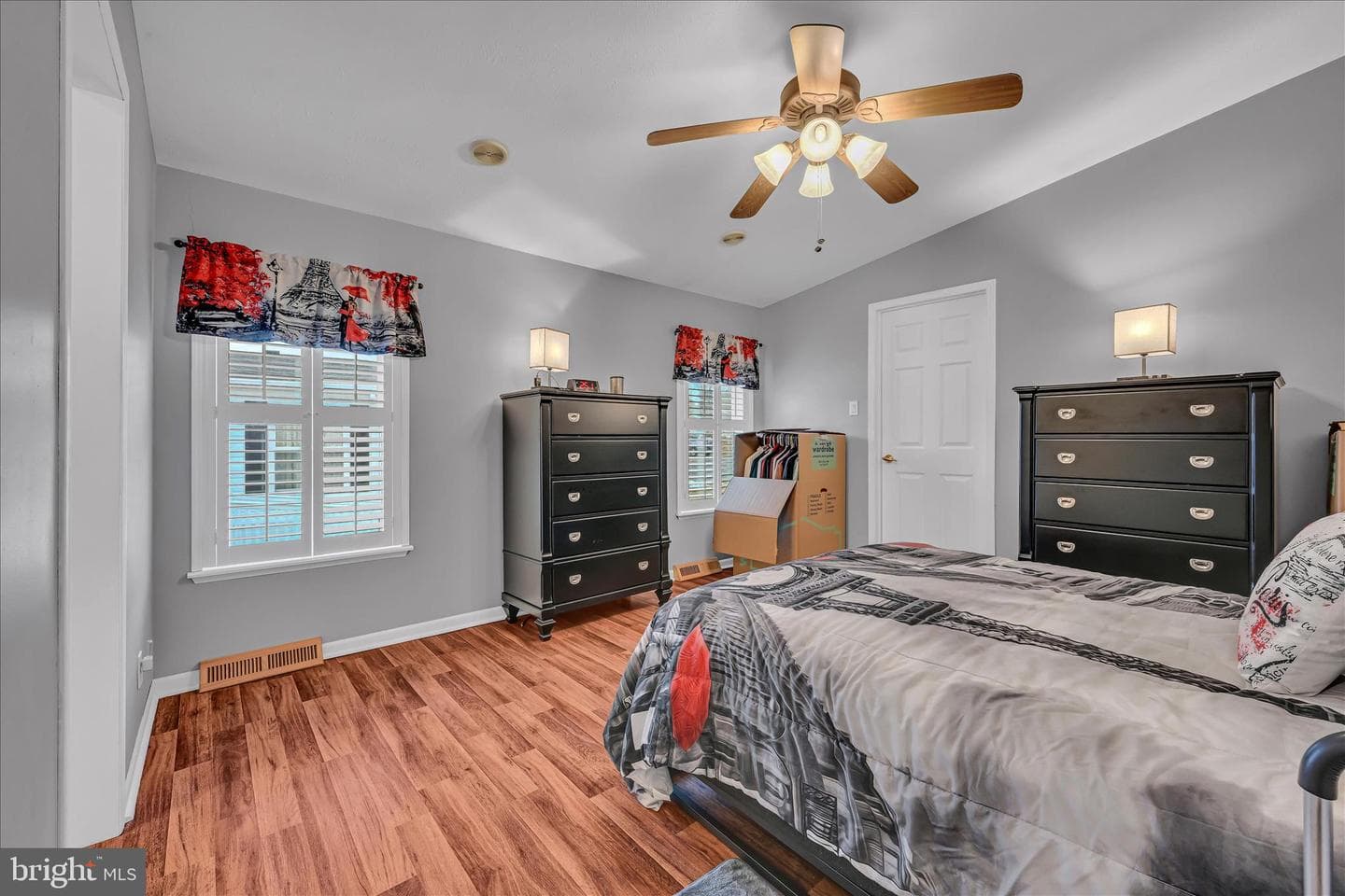 583 W Cedar Street photo 13