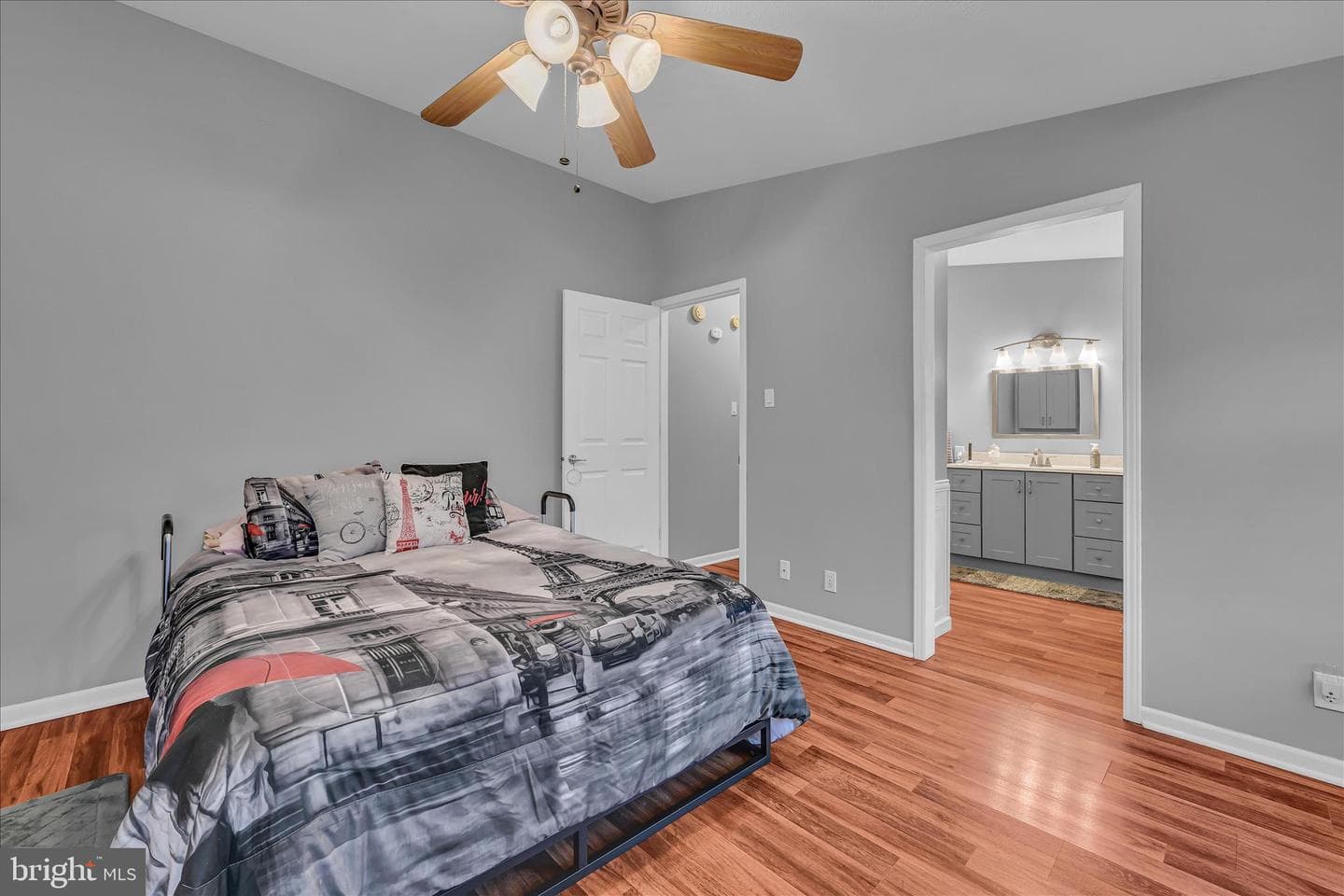 583 W Cedar Street photo 14