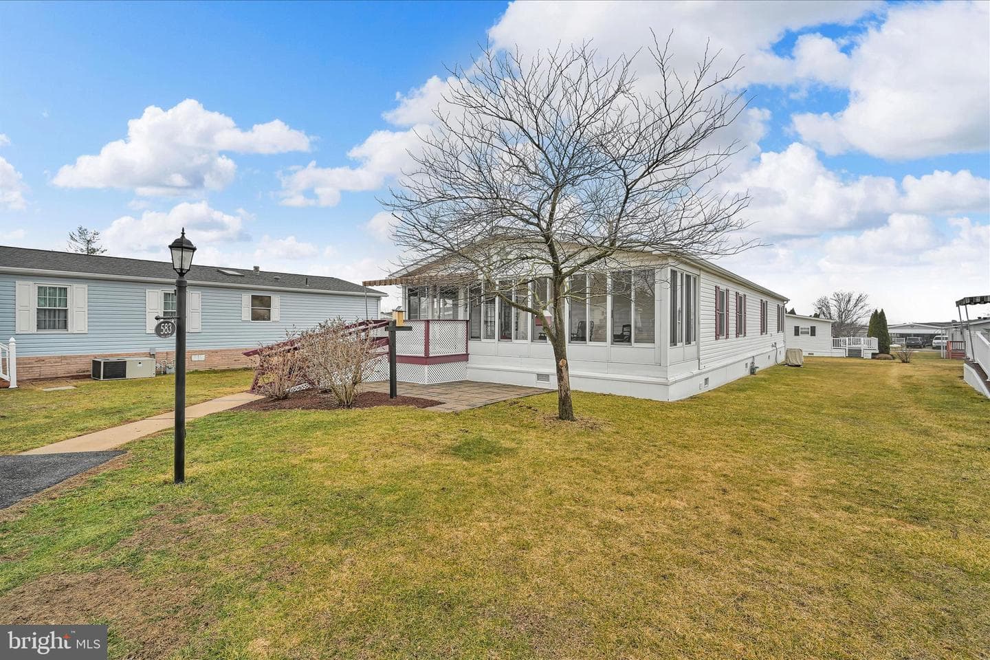 583 W Cedar Street photo 2