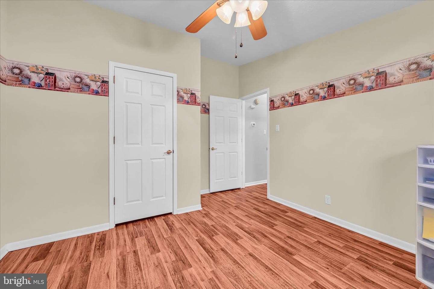 583 W Cedar Street photo 20
