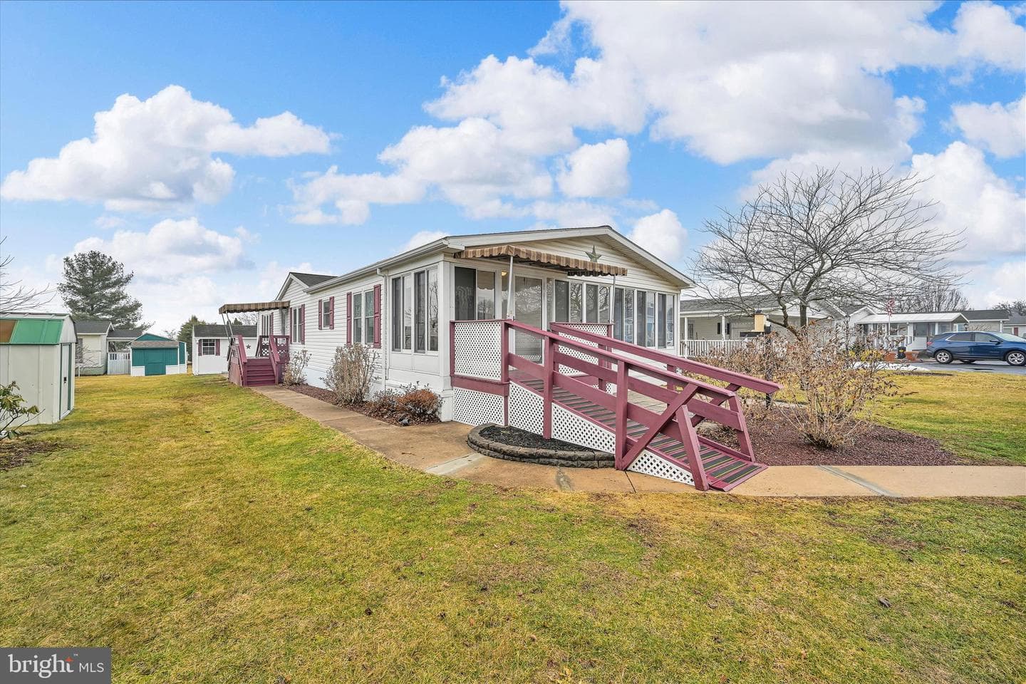 583 W Cedar Street photo 25