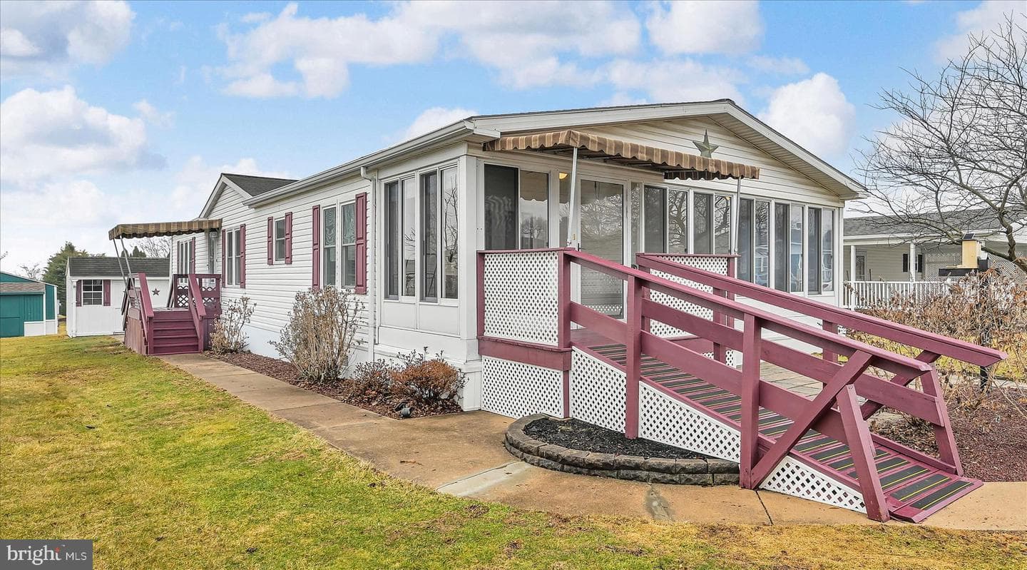 583 W Cedar Street photo 29