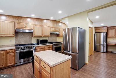 583 W Cedar Street photo 37