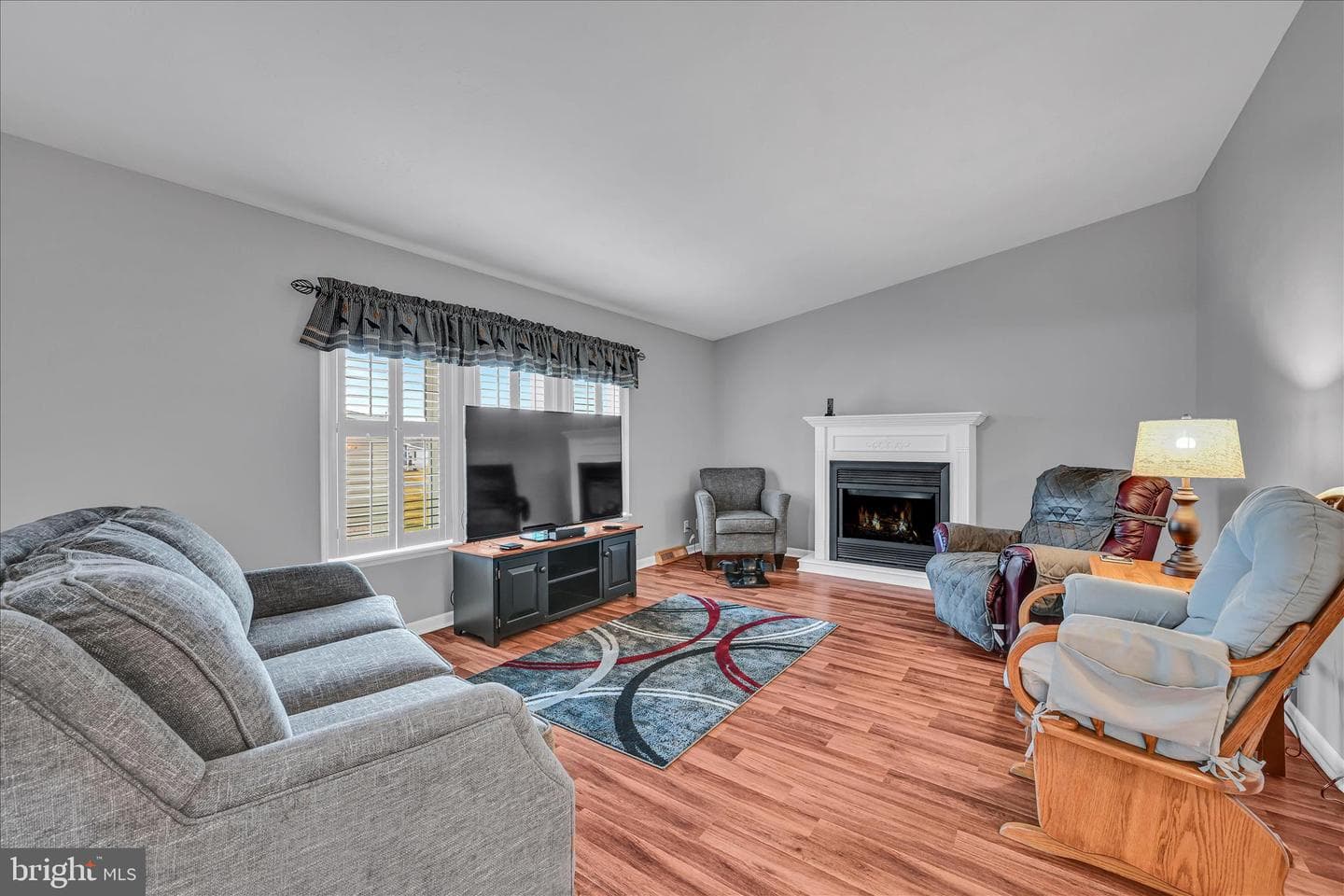 583 W Cedar Street photo 5