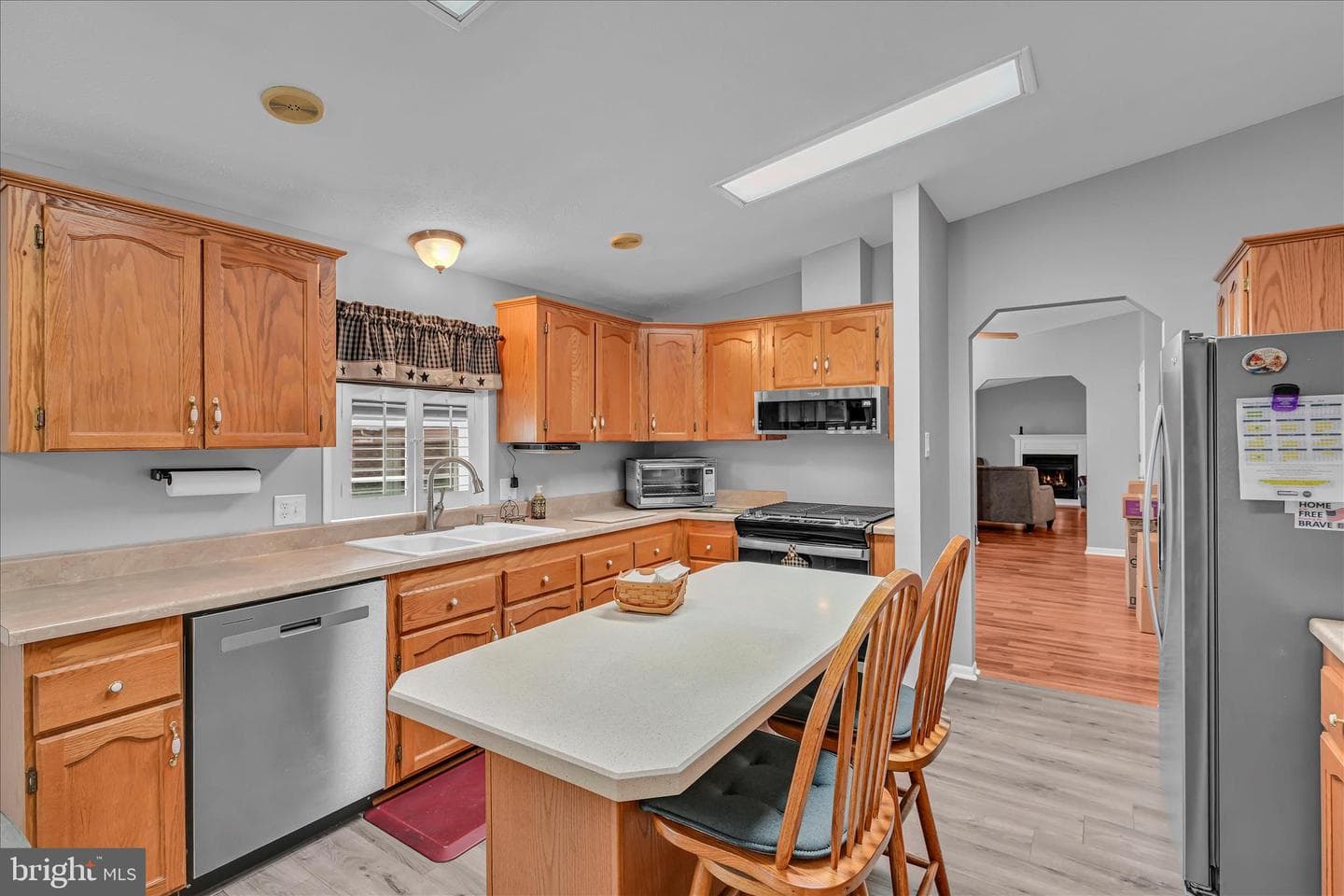 583 W Cedar Street photo 9