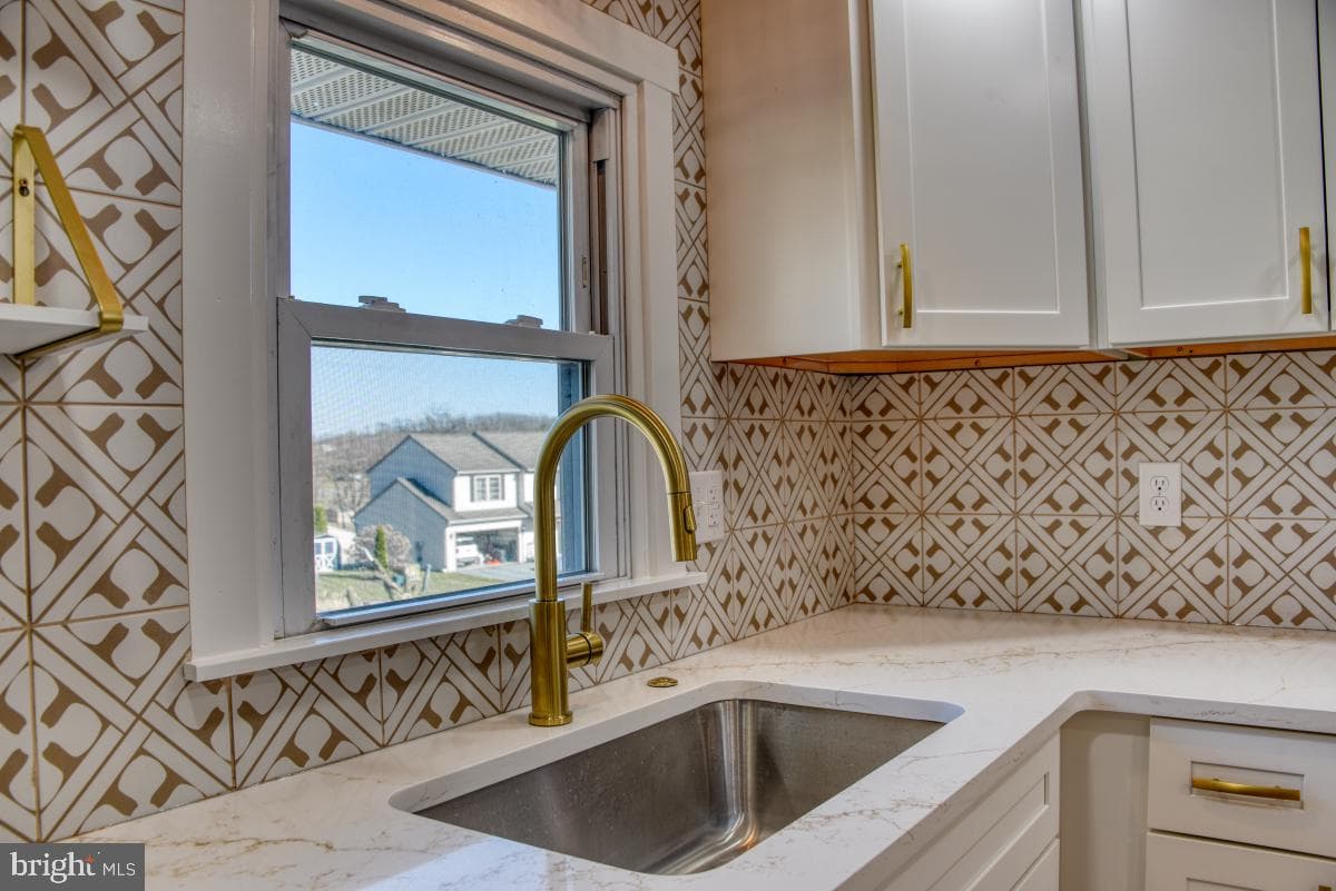 207 N Prospect Hill Drive photo 4