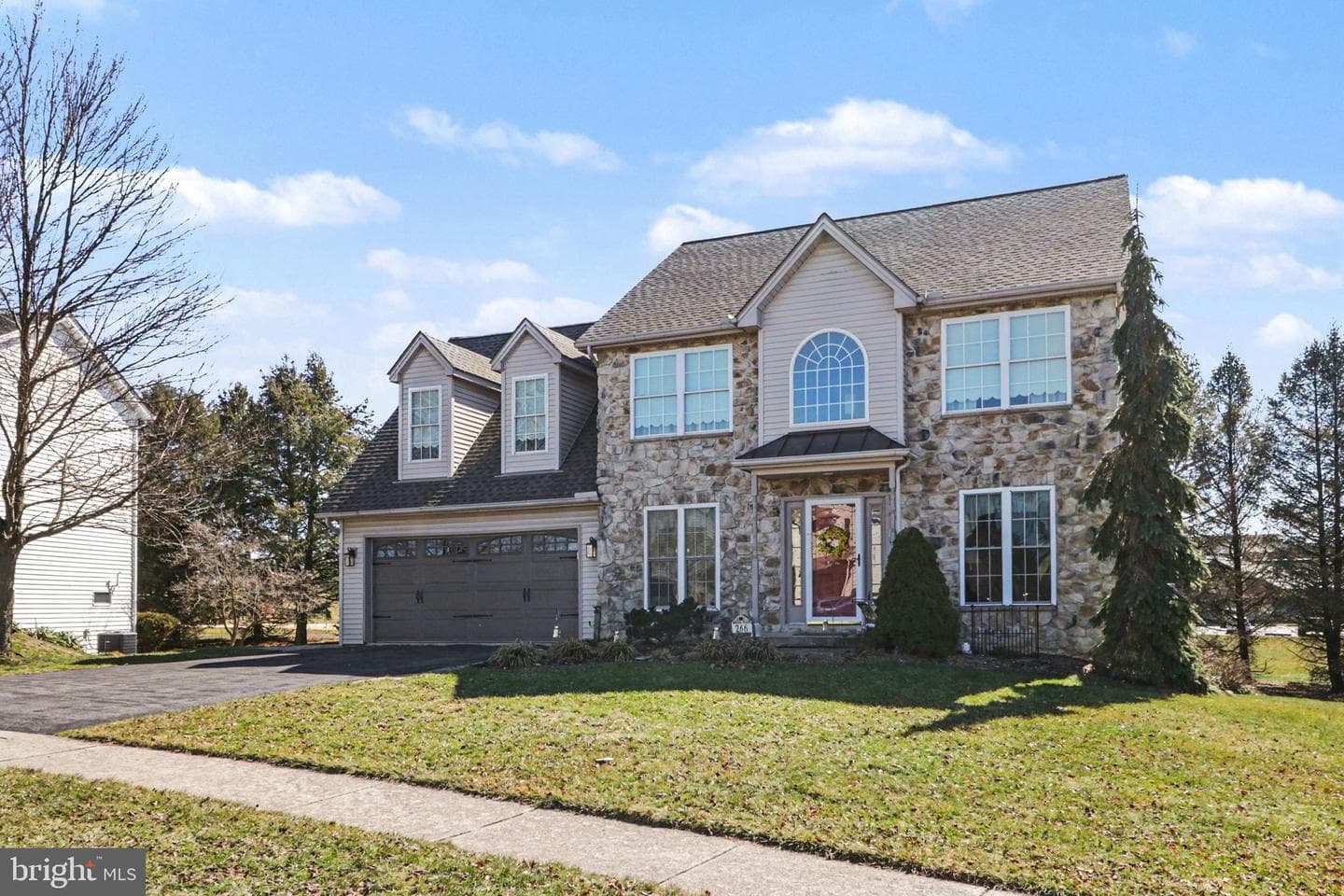266 Farmhouse Ln photo 2