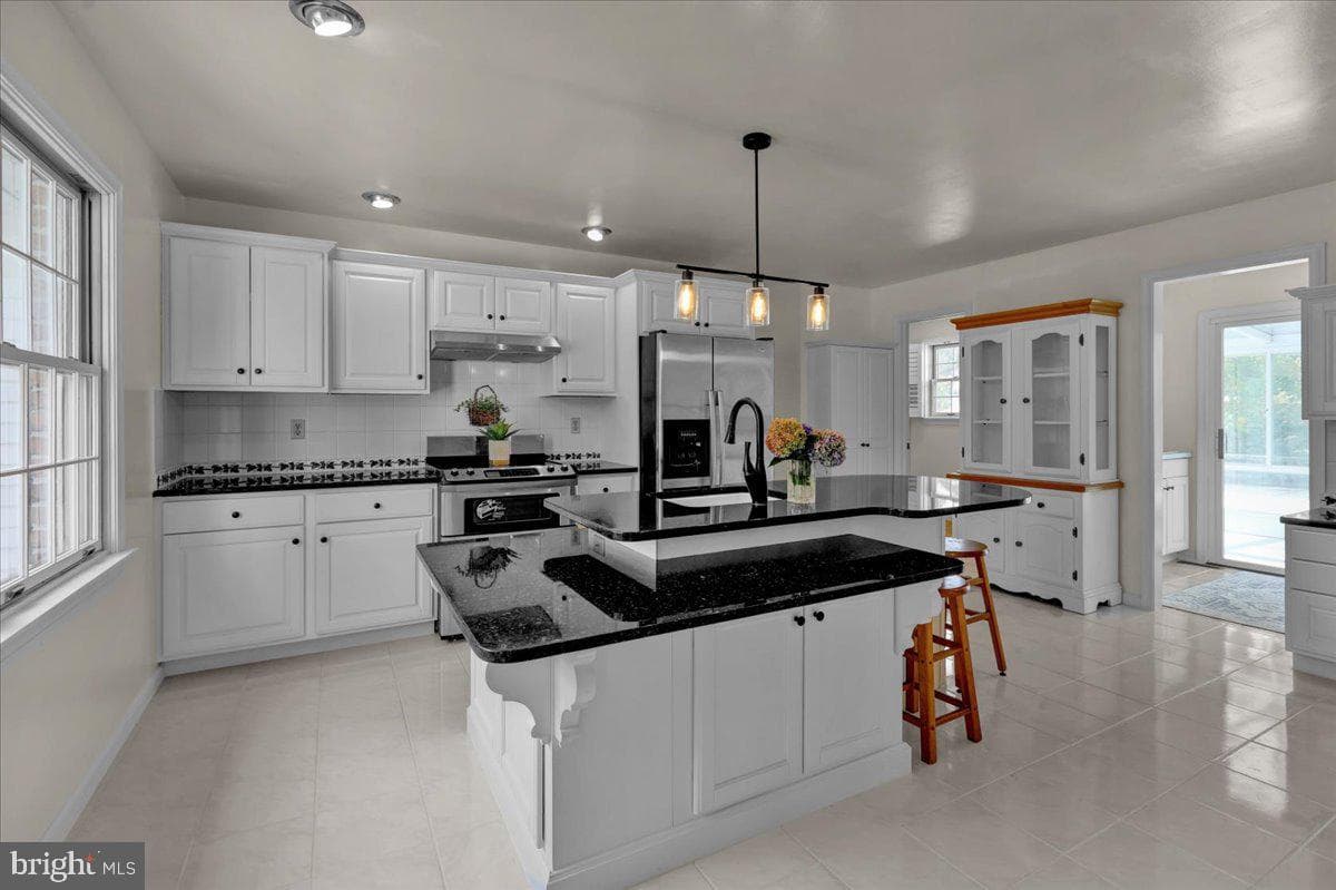 47 Norway Lane photo 11