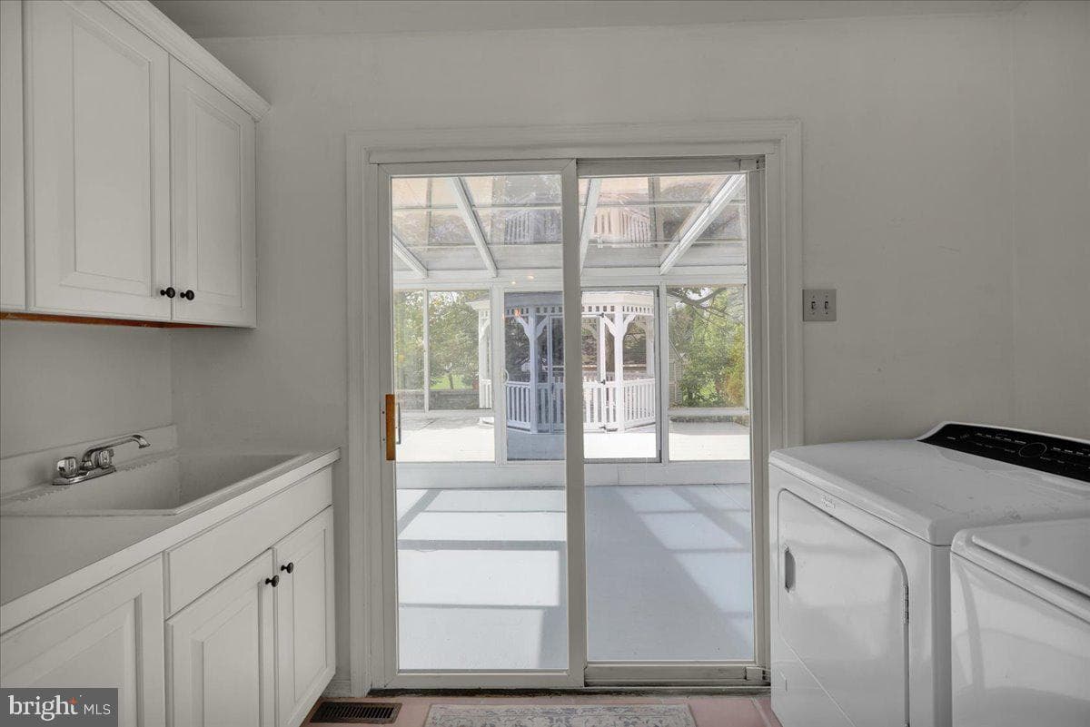 47 Norway Lane photo 6