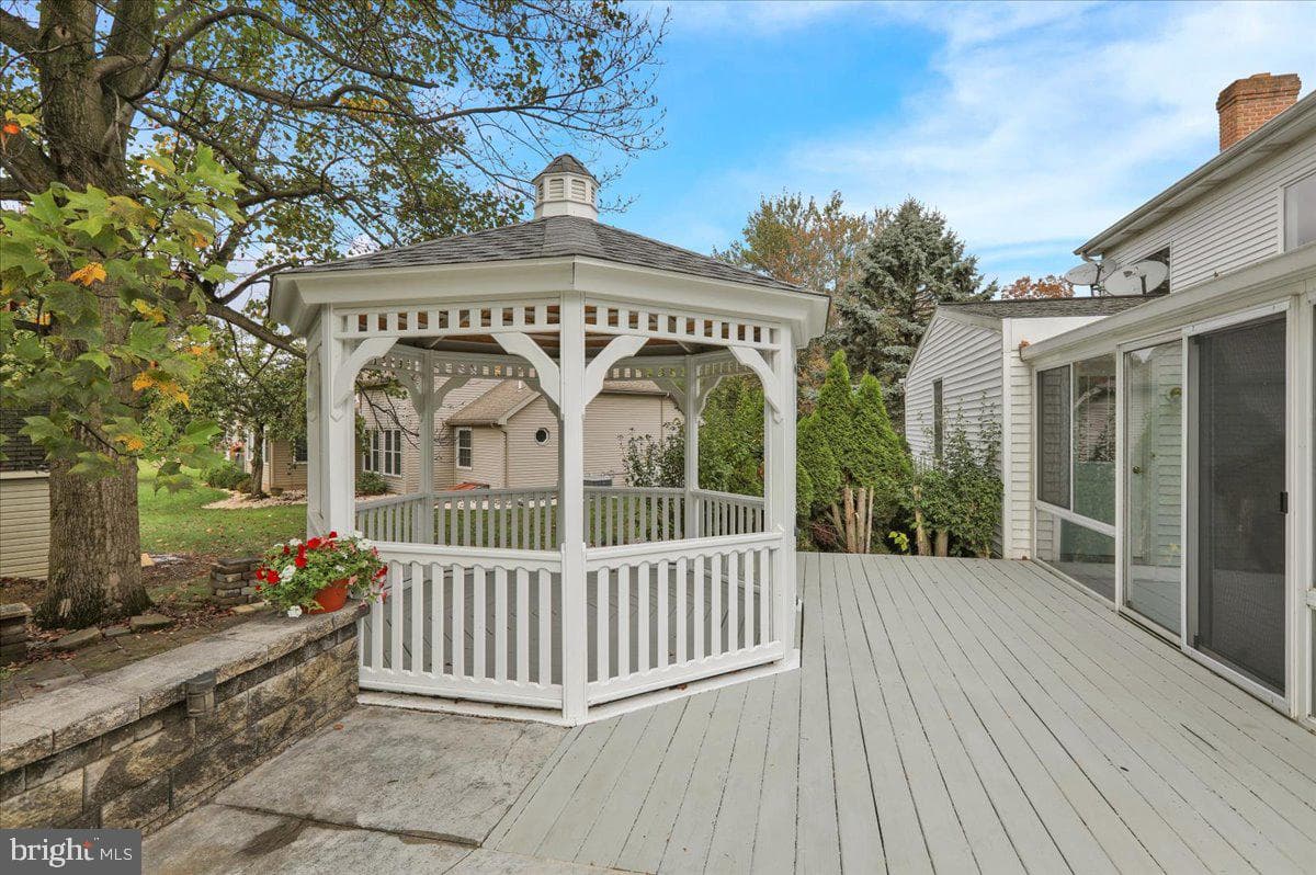 47 Norway Lane photo 7