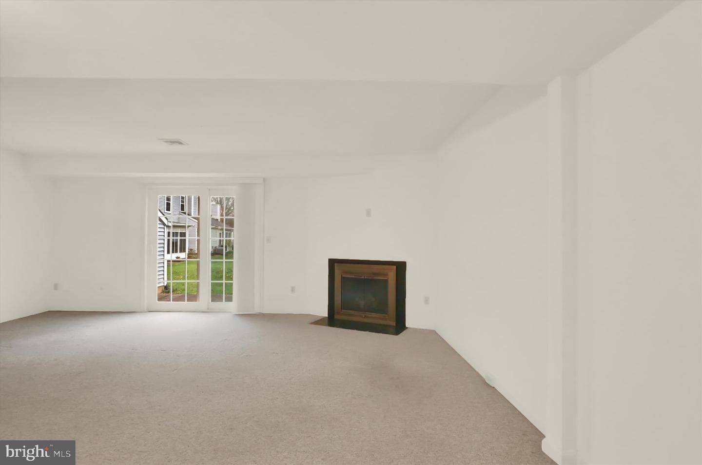 511 Cambridge Court photo 16